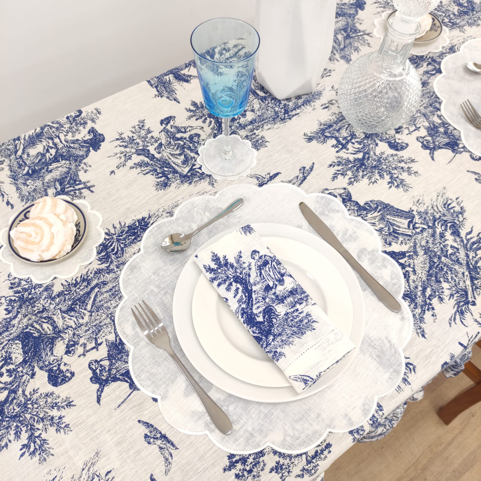Toalha de Mesa Linho COL Toile de Jouy Blue Folho