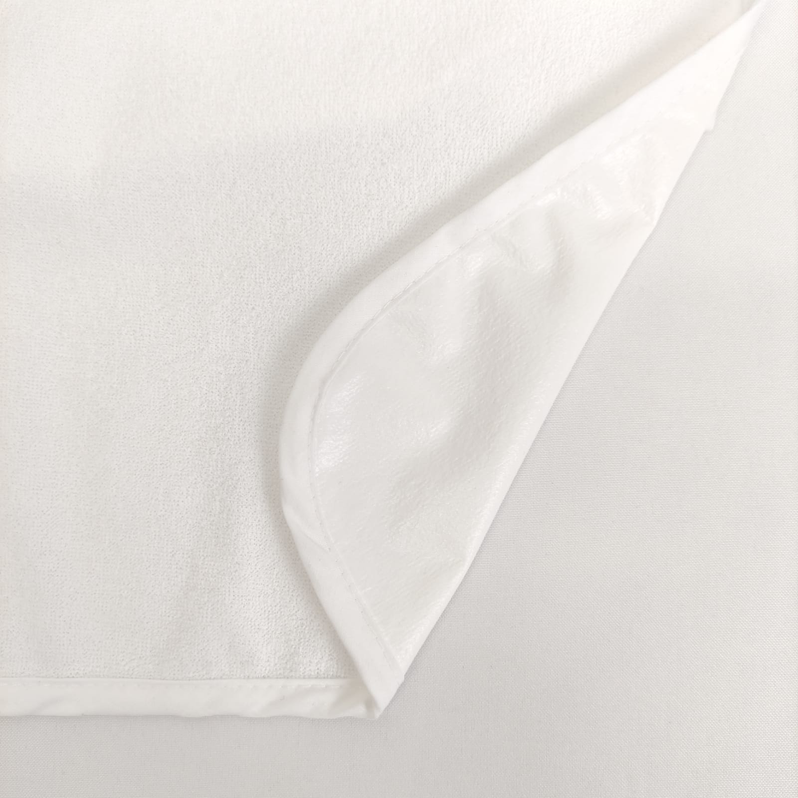 Babete Adulto Com Plástico