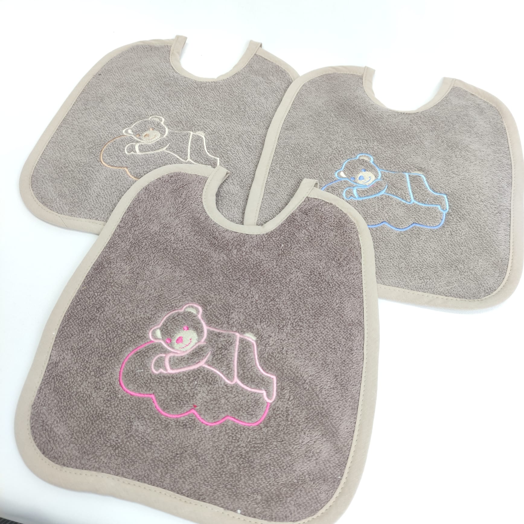 Babete Felpo Castanho Urso Nuvem Personalizável
