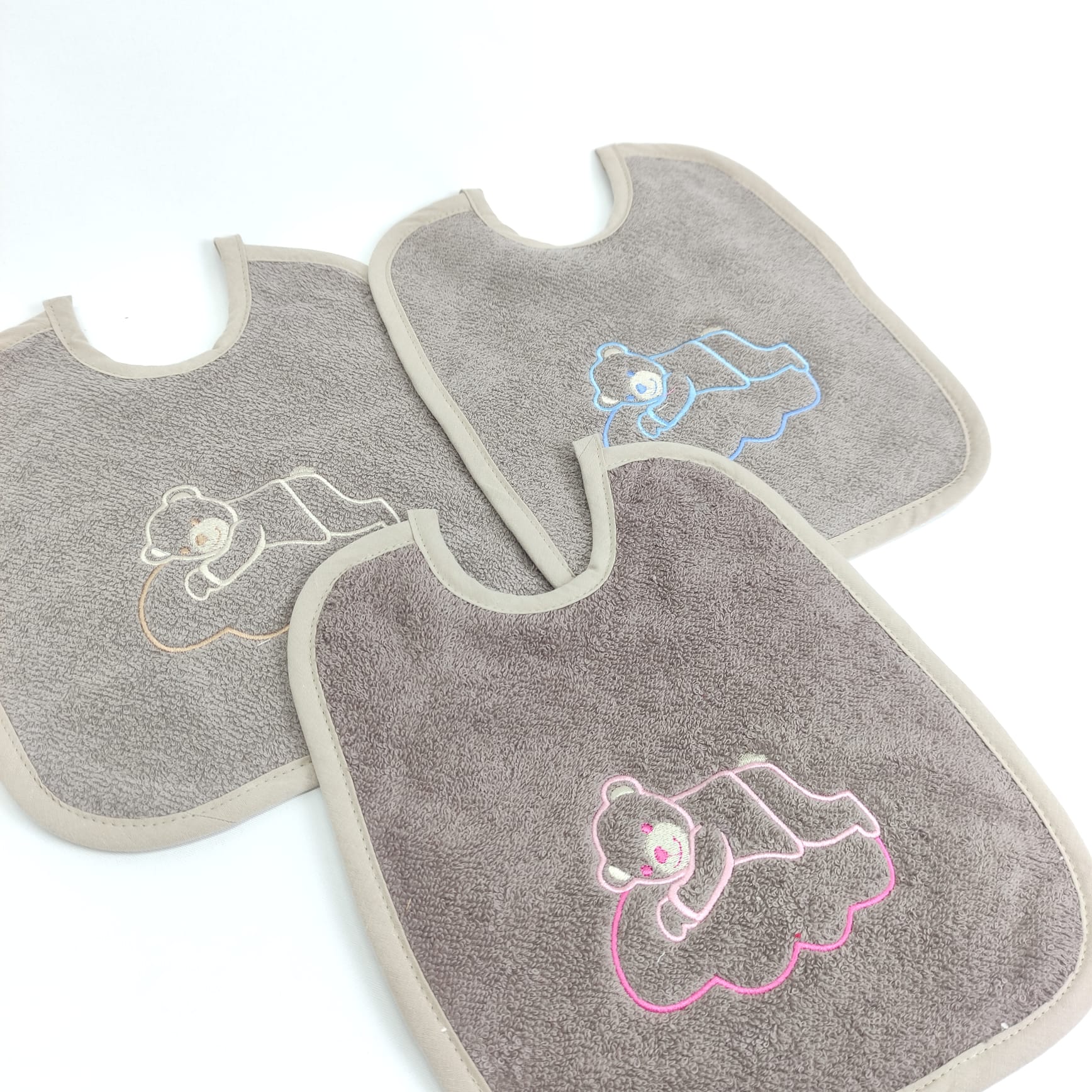 Babete Felpo Castanho Urso Nuvem Personalizável