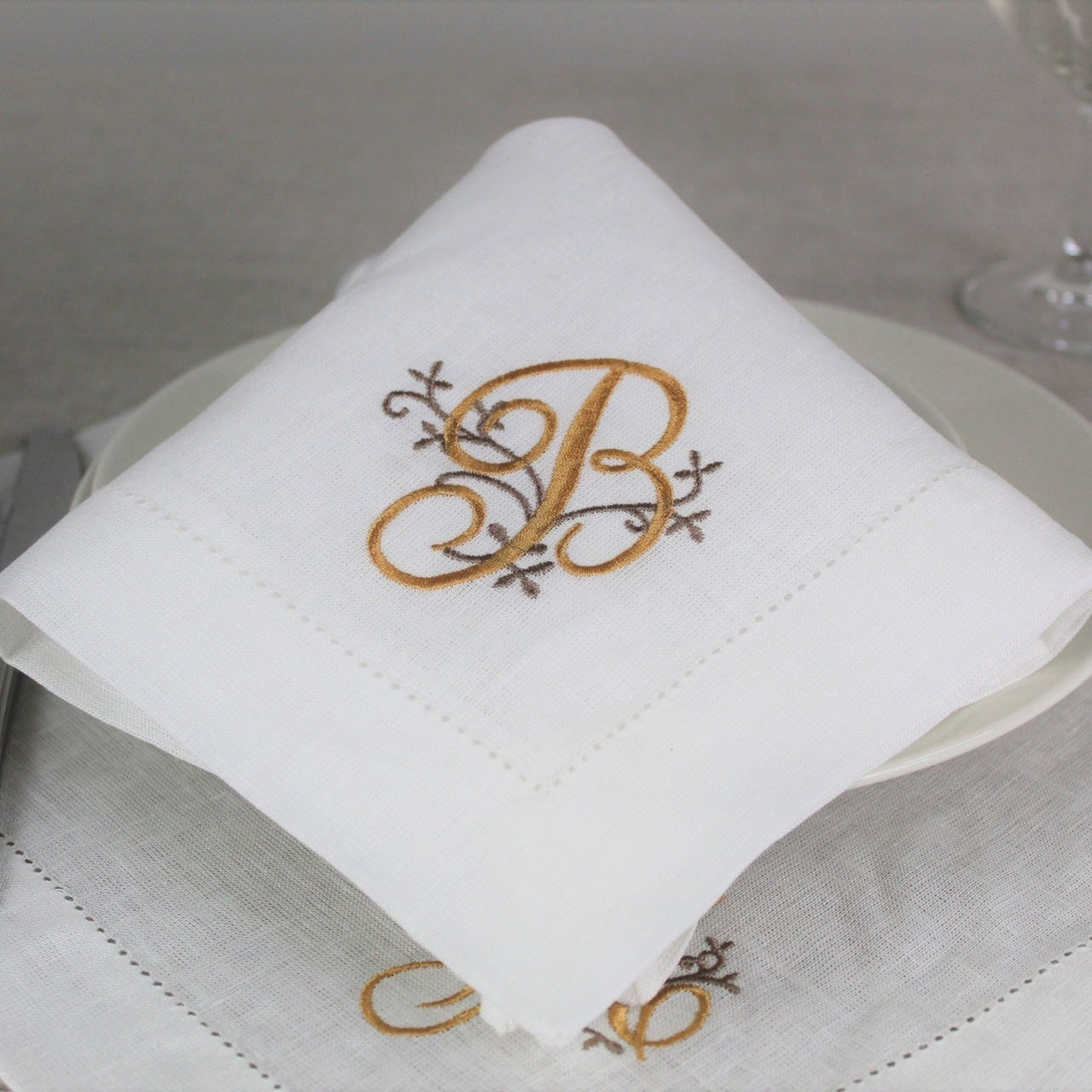 Guardanapo Bordado Letra Linho