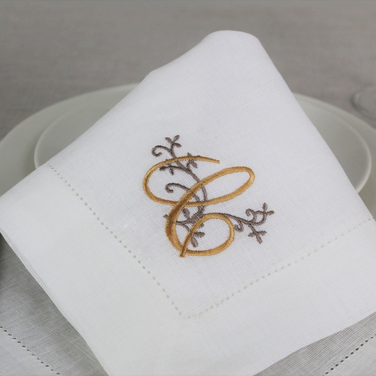 Guardanapo Bordado Letra Linho