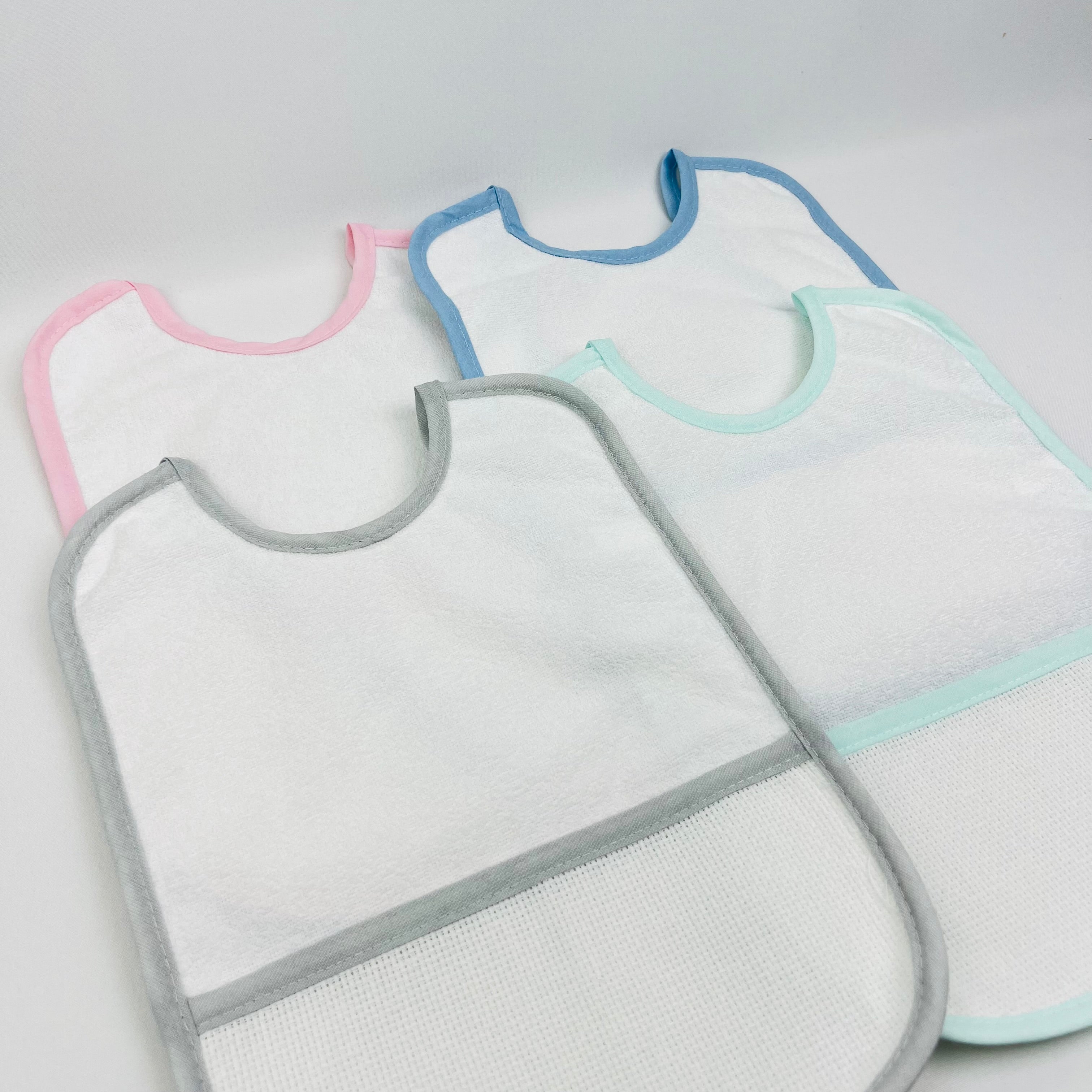 Babete Bebé Quadrada Grande com Plástico