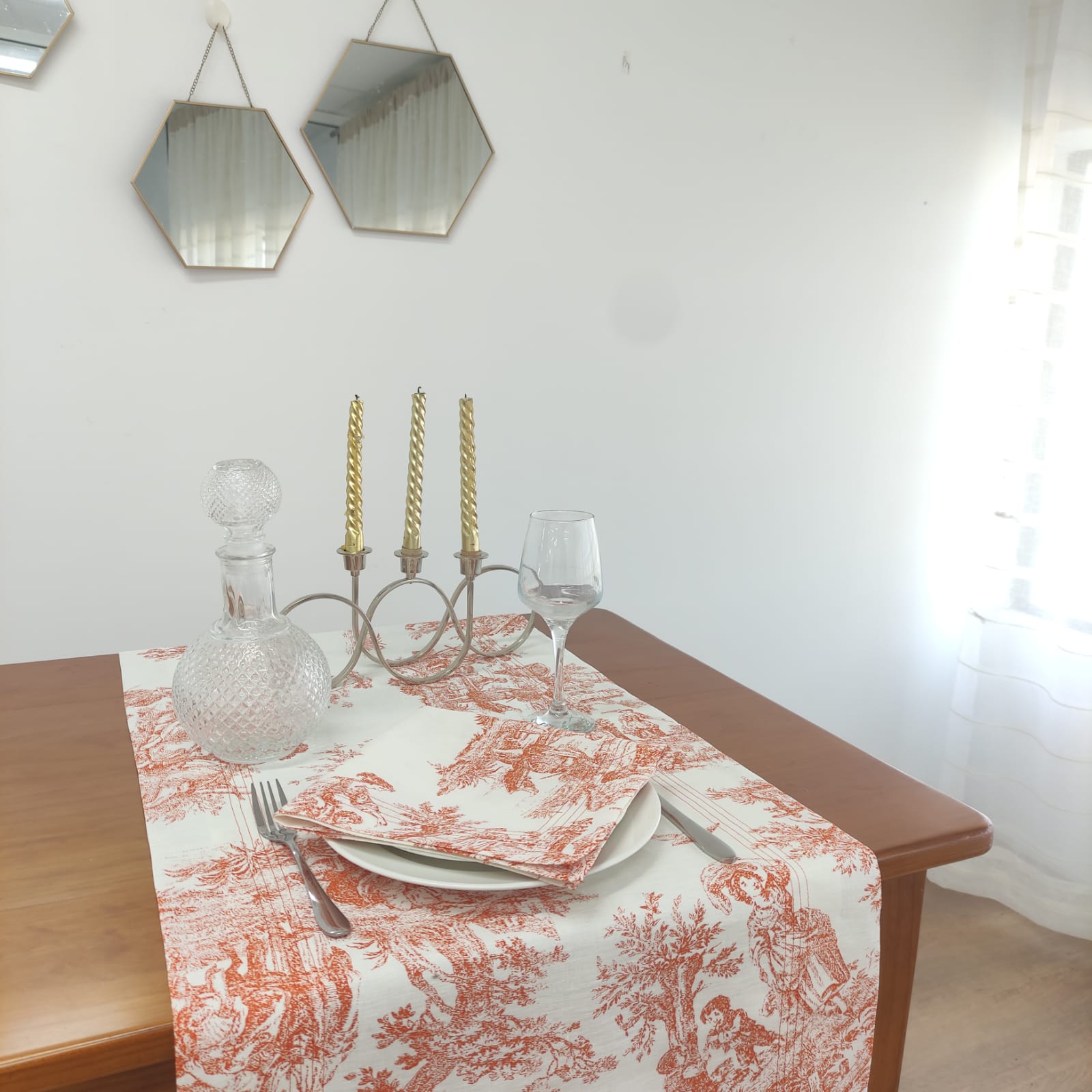 Caminho de Mesa Linho Toile de Jouy Terracota Four Line