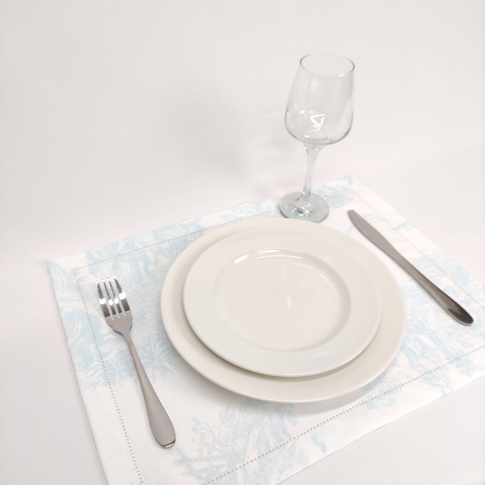 Individual Linho Toile de Jouy Blue Baby Ponto Aberto