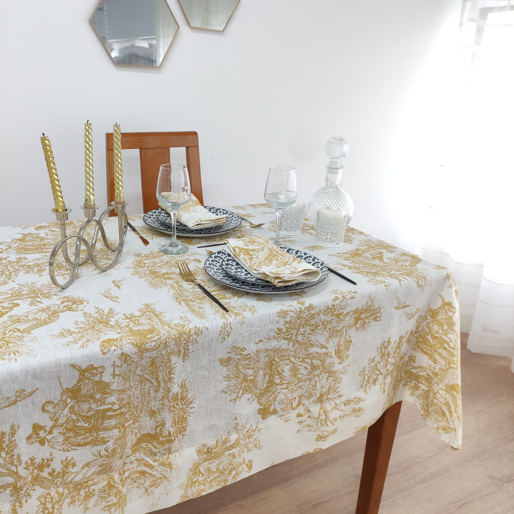 Toalha de Mesa Linho COL Toile de Jouy Dourado Ponto Aberto