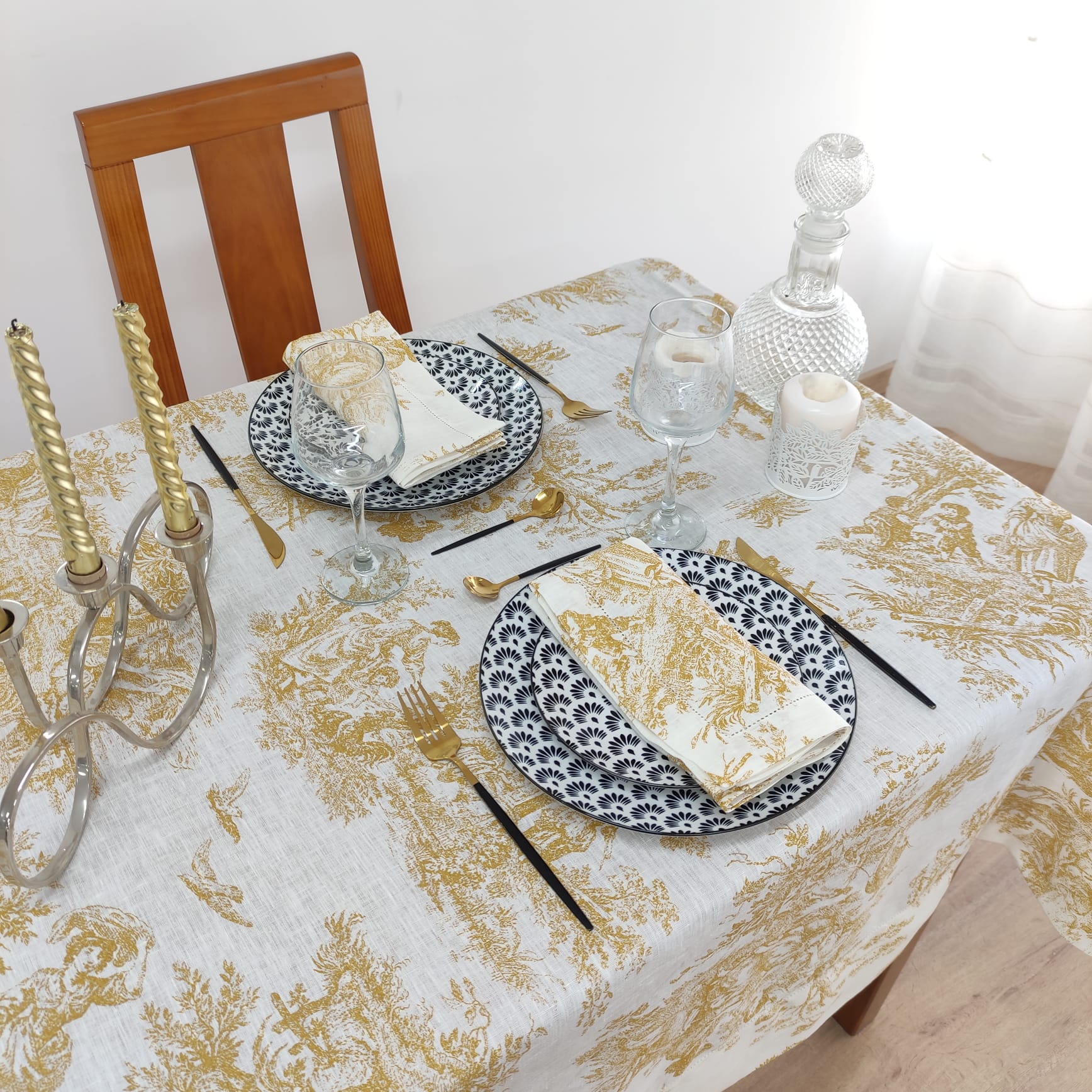 Toalha de Mesa Linho COL Toile de Jouy Dourado Ponto Aberto