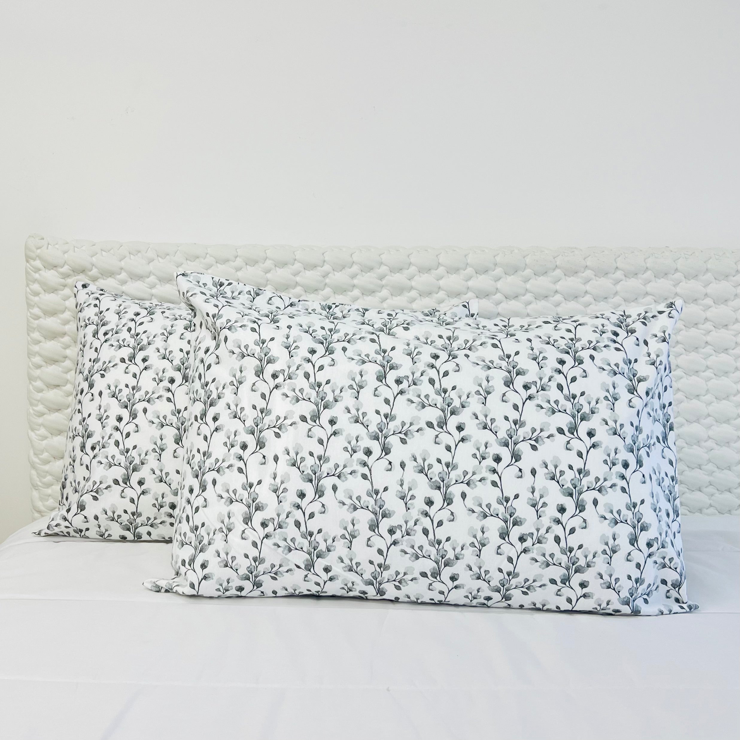 Fronha de Almofada Flanela Gray Flowers