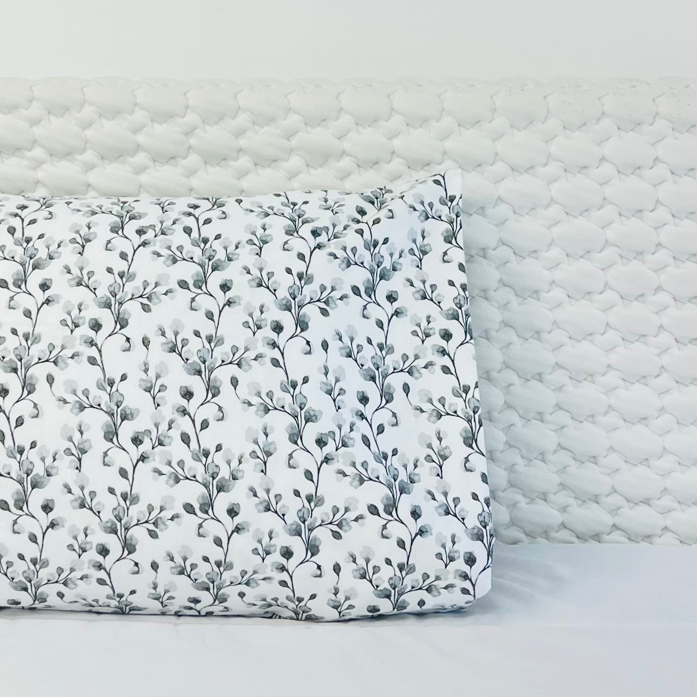 Fronha de Almofada Flanela Gray Flowers