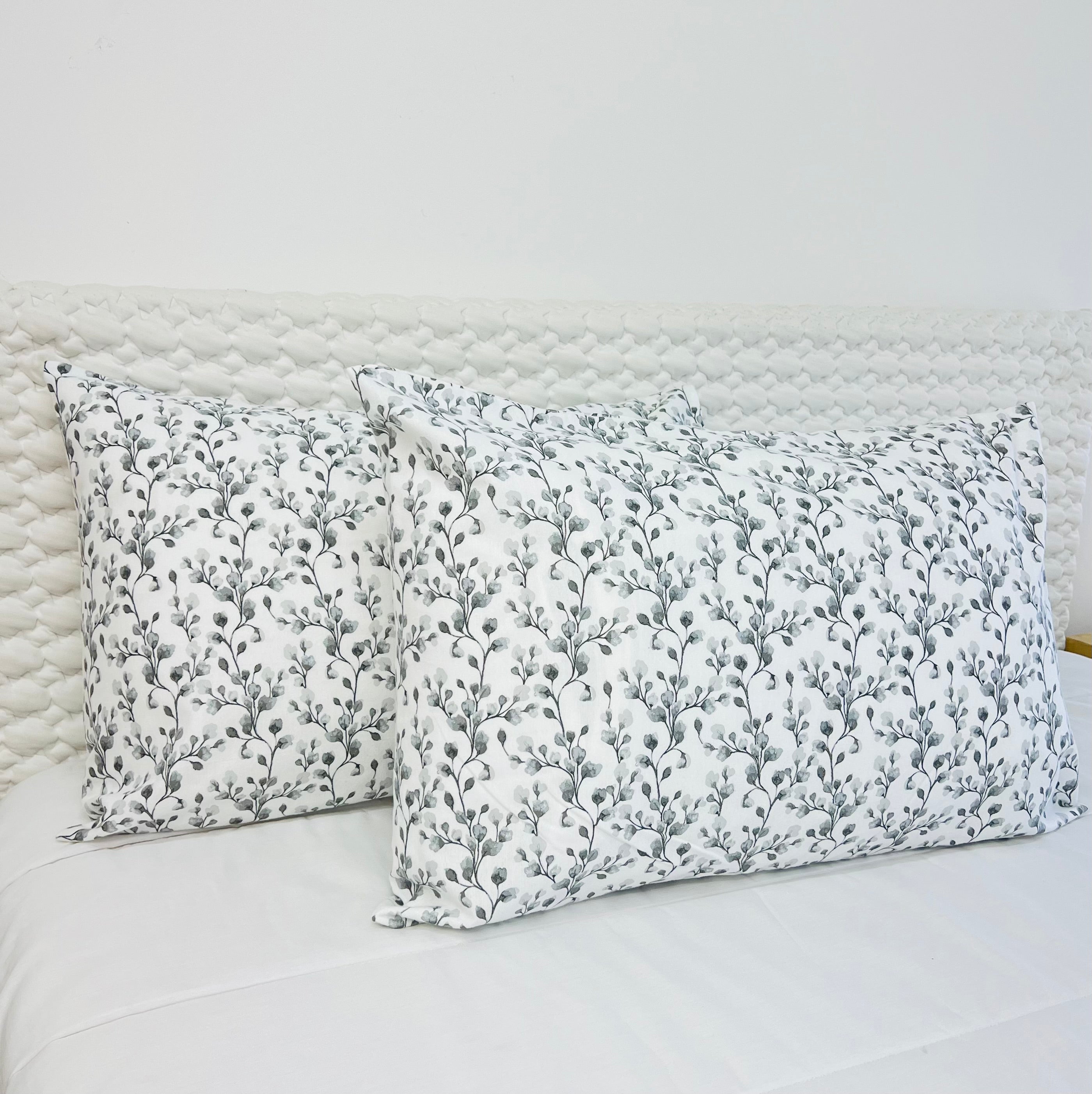 Fronha de Almofada Flanela Gray Flowers