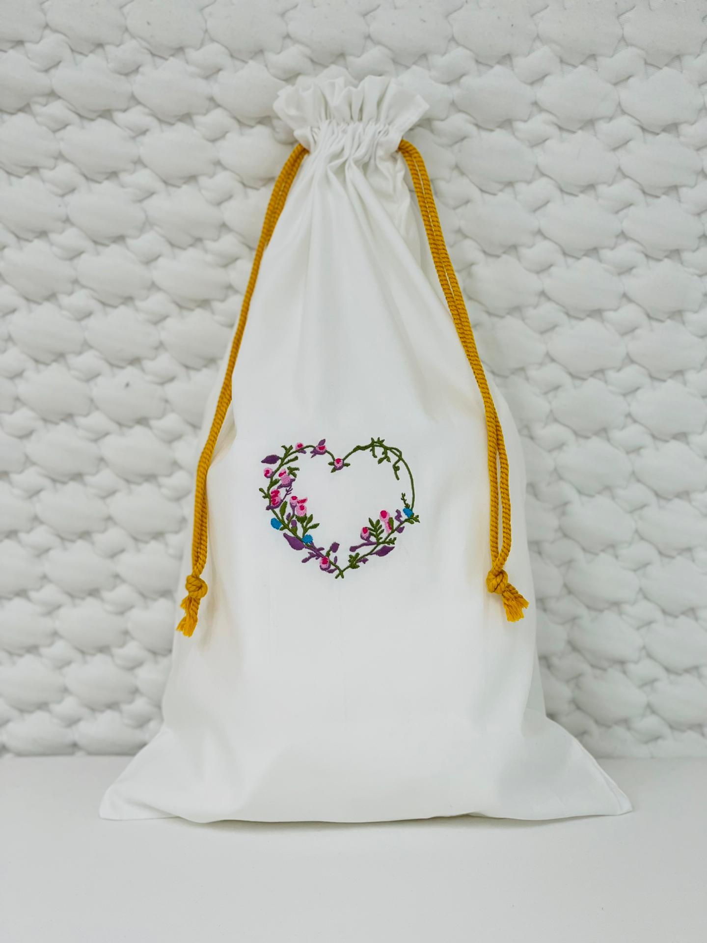 Bolsa Pão Bordado Coração