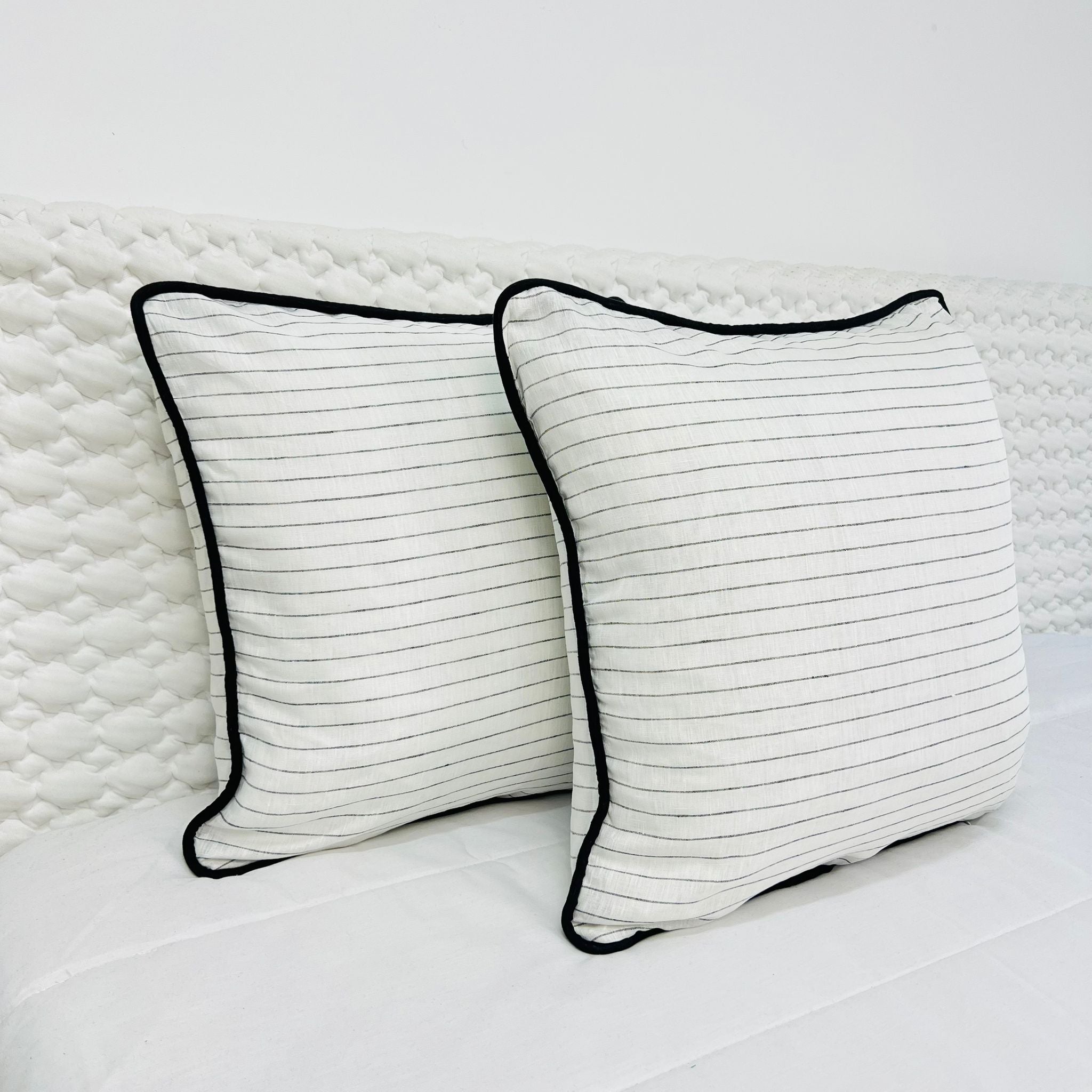 Capa Decorativa Raya Outline