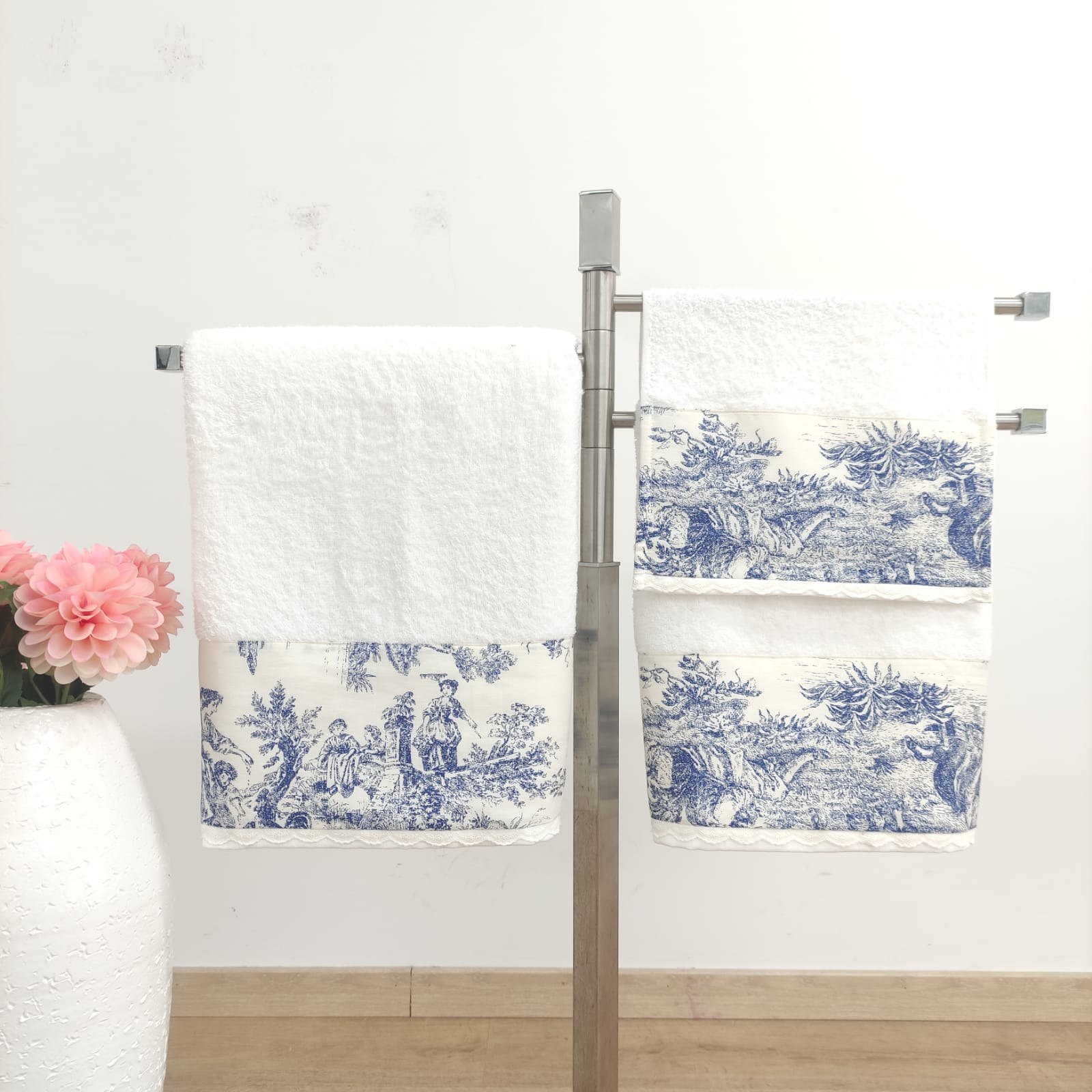 Toalha de Banho Toile de Jouy Azul