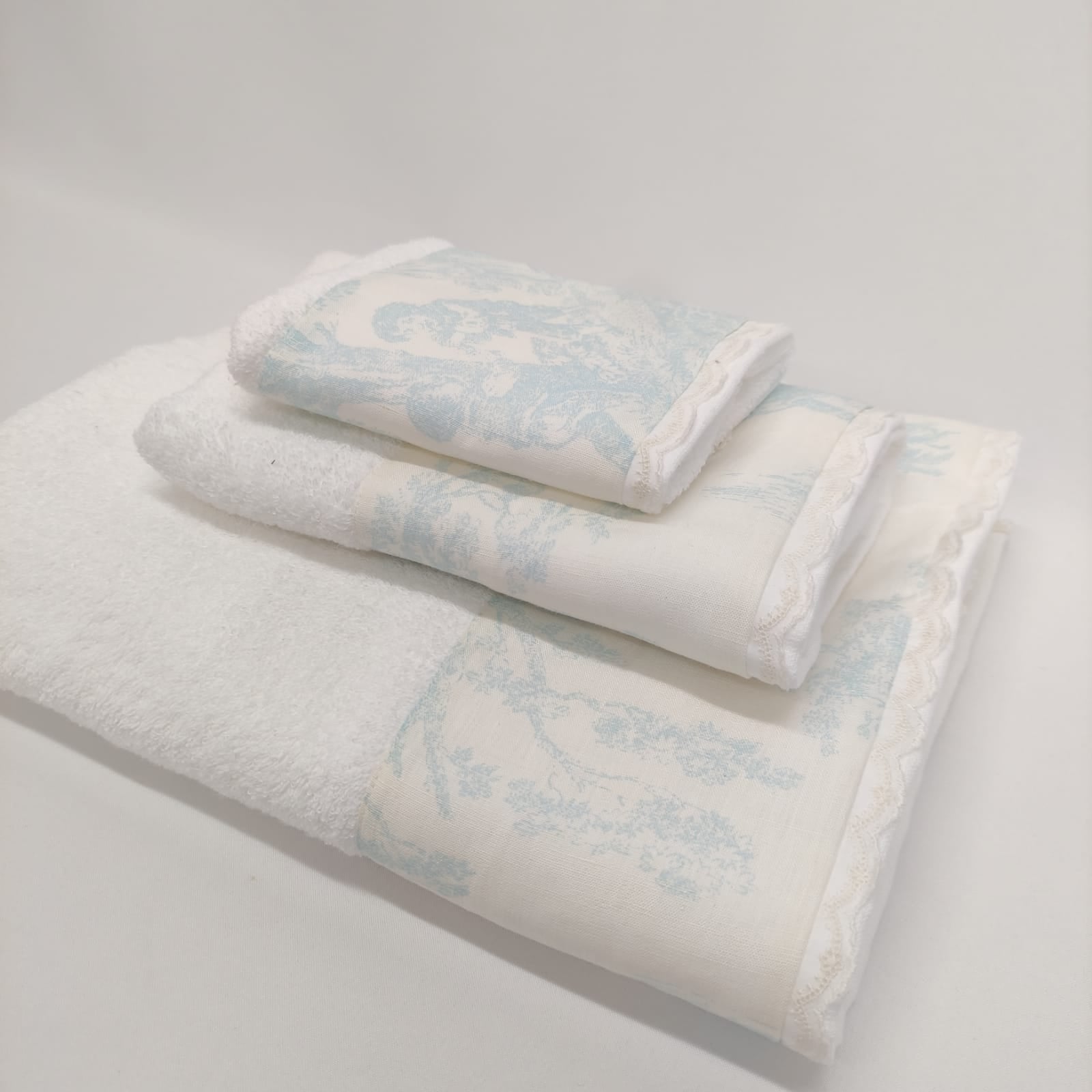 Toalha de Banho Toile de Jouy Azul Baby