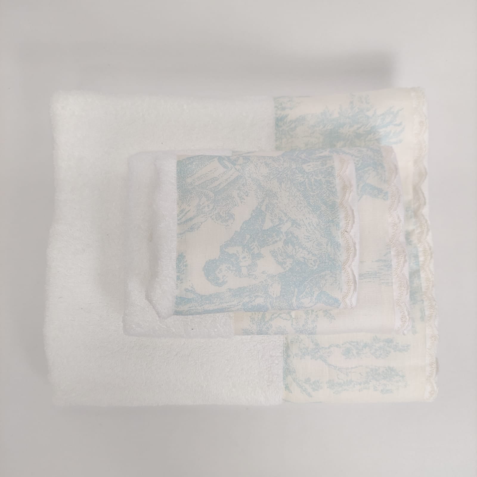 Toalha de Banho Toile de Jouy Azul Baby