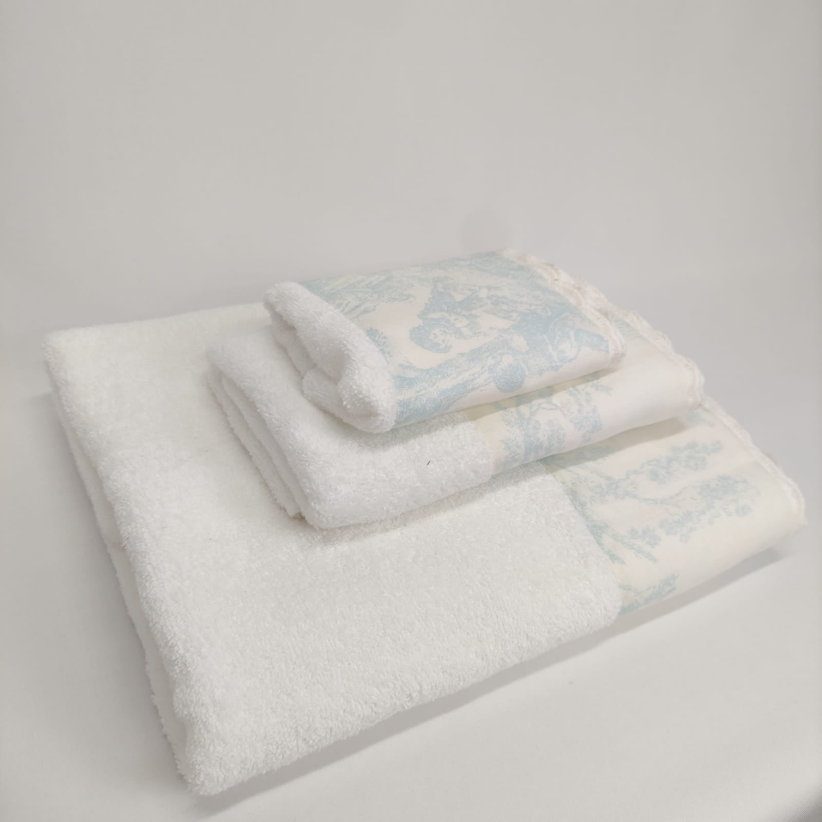 Toalha de Banho Toile de Jouy Azul Baby