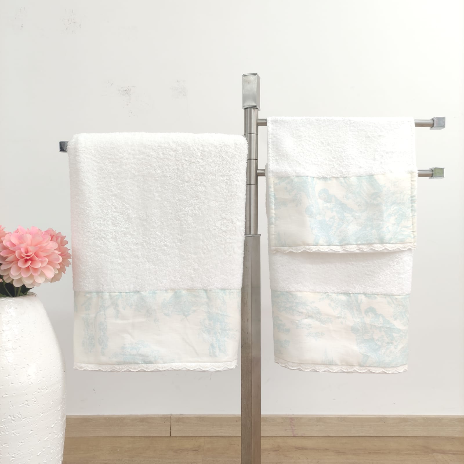 Toalha de Banho Toile de Jouy Azul Baby