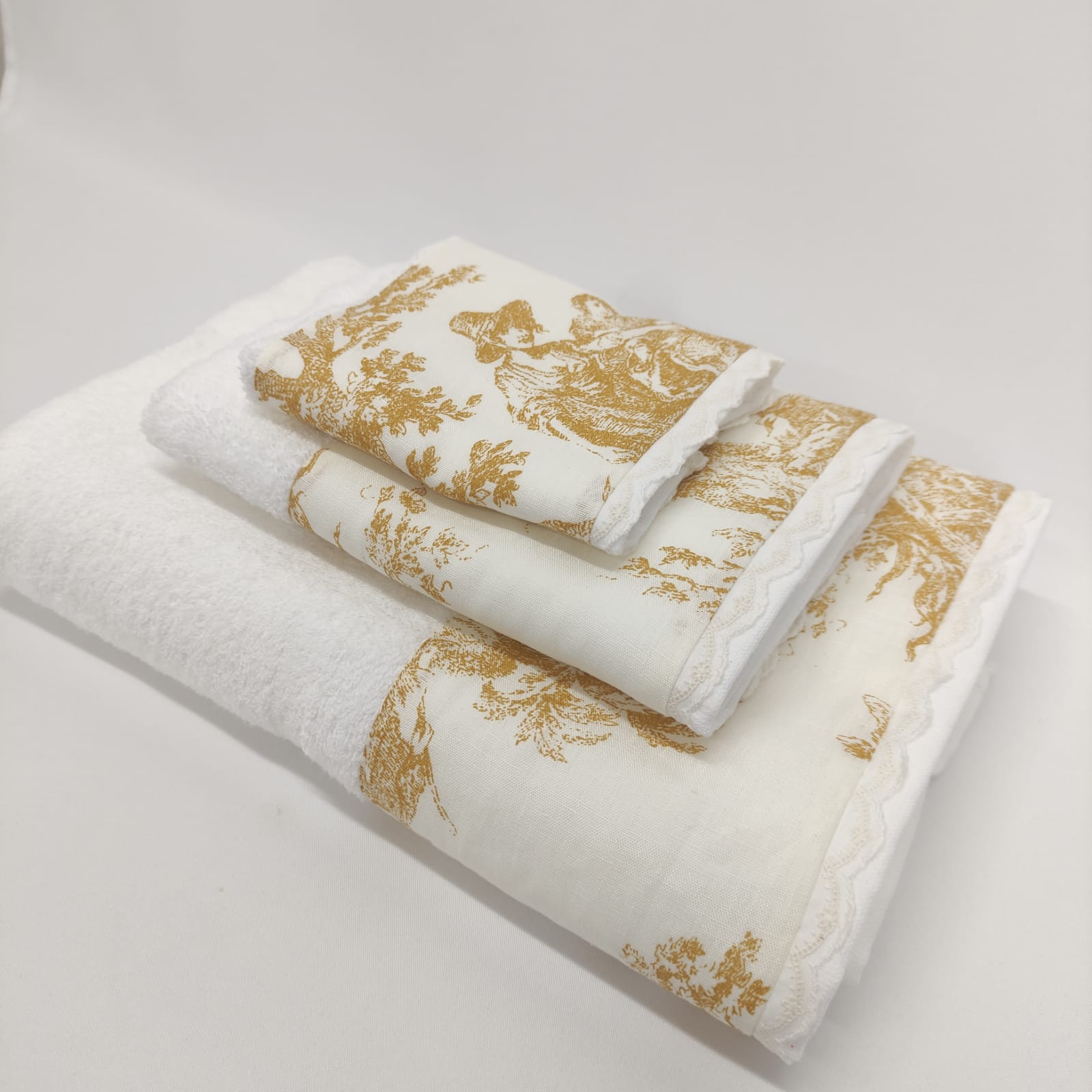 Toalha de Banho Toile de Jouy Dourado