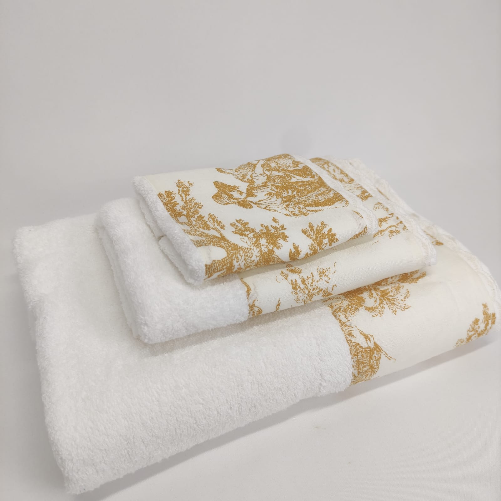 Toalha de Banho Toile de Jouy Dourado