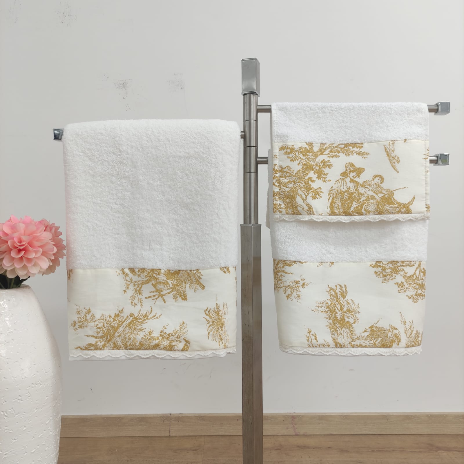 Toalha de Banho Toile de Jouy Dourado