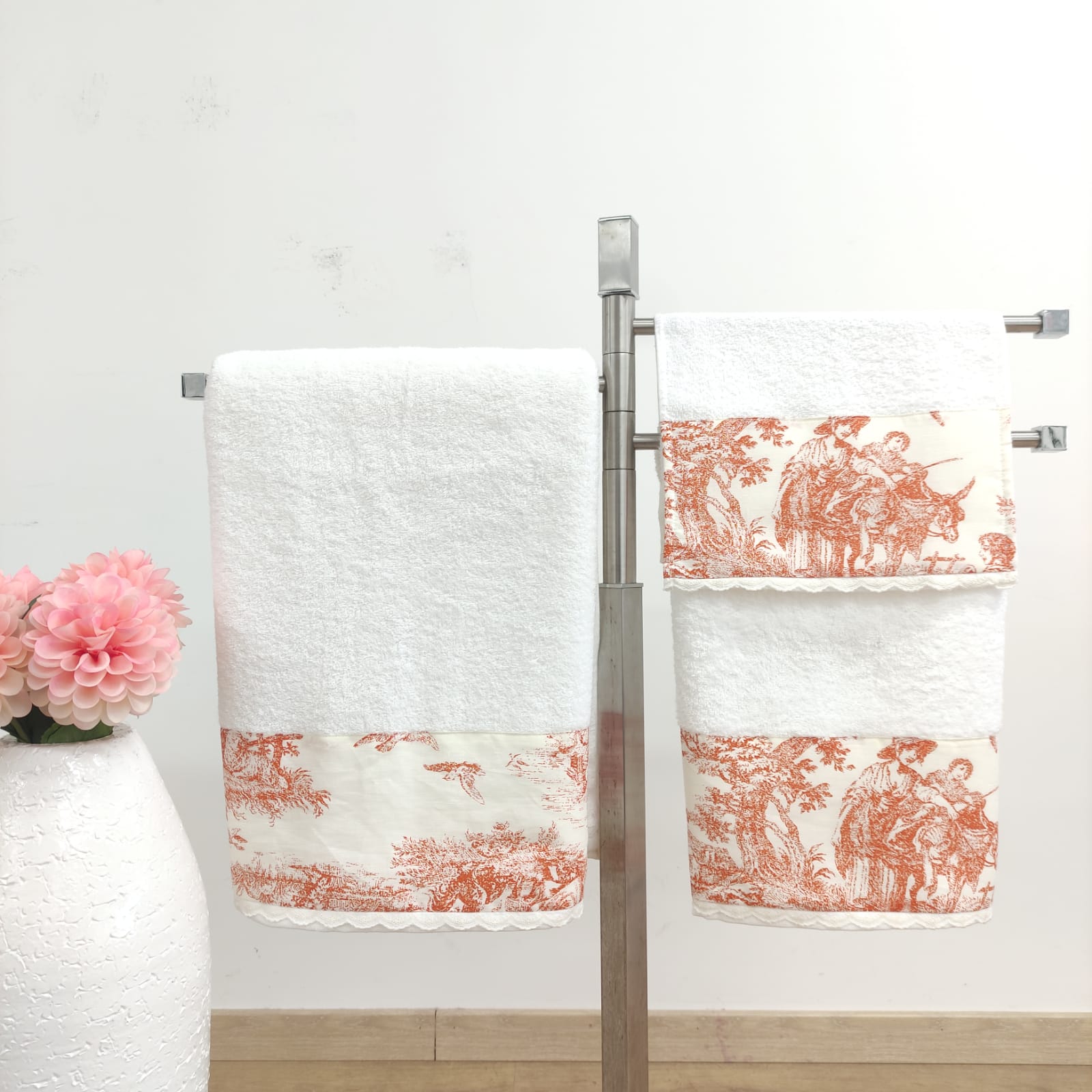 Toalha de Banho Toile de Jouy Terracota