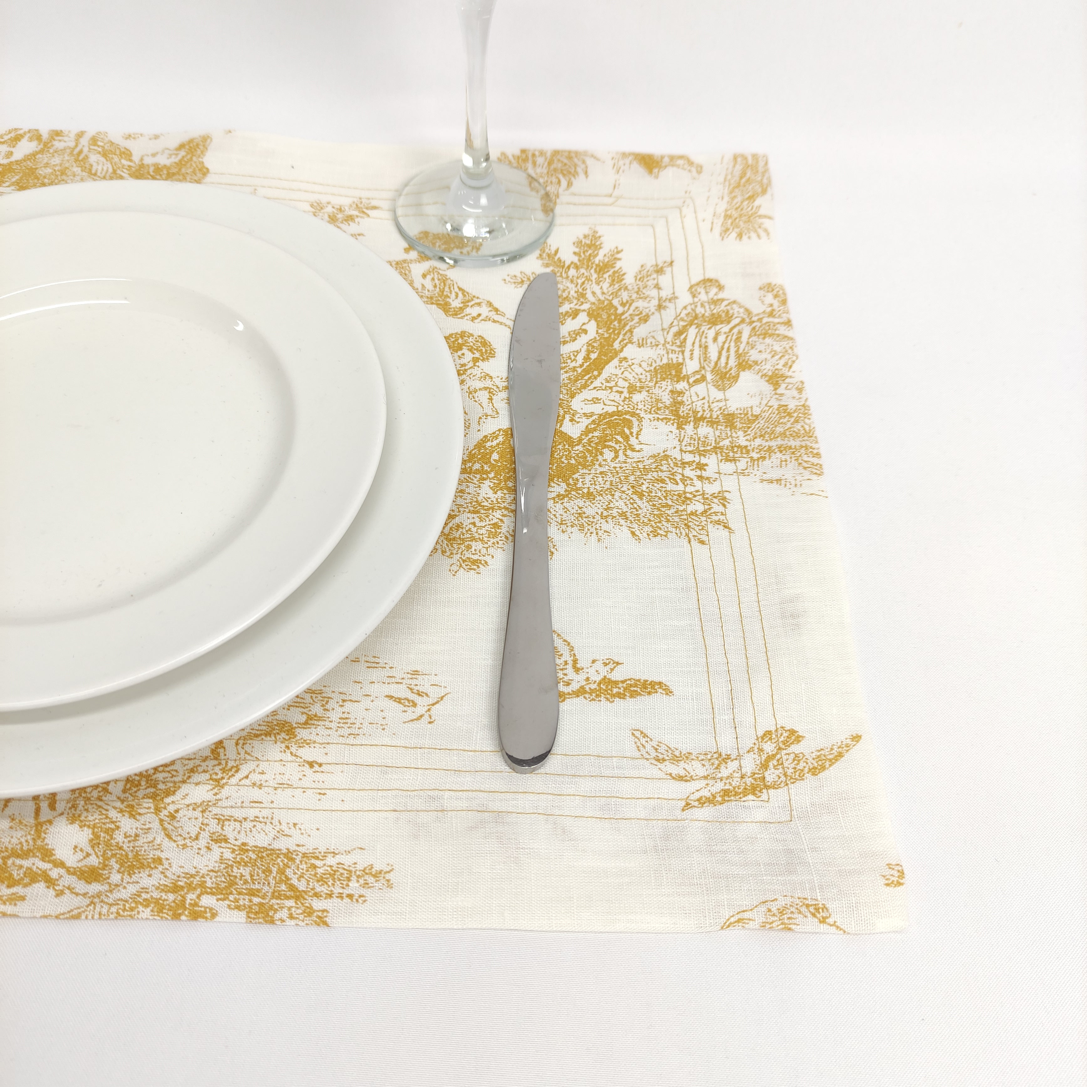 Individual Linho Toile de Jouy Dourado Four Line