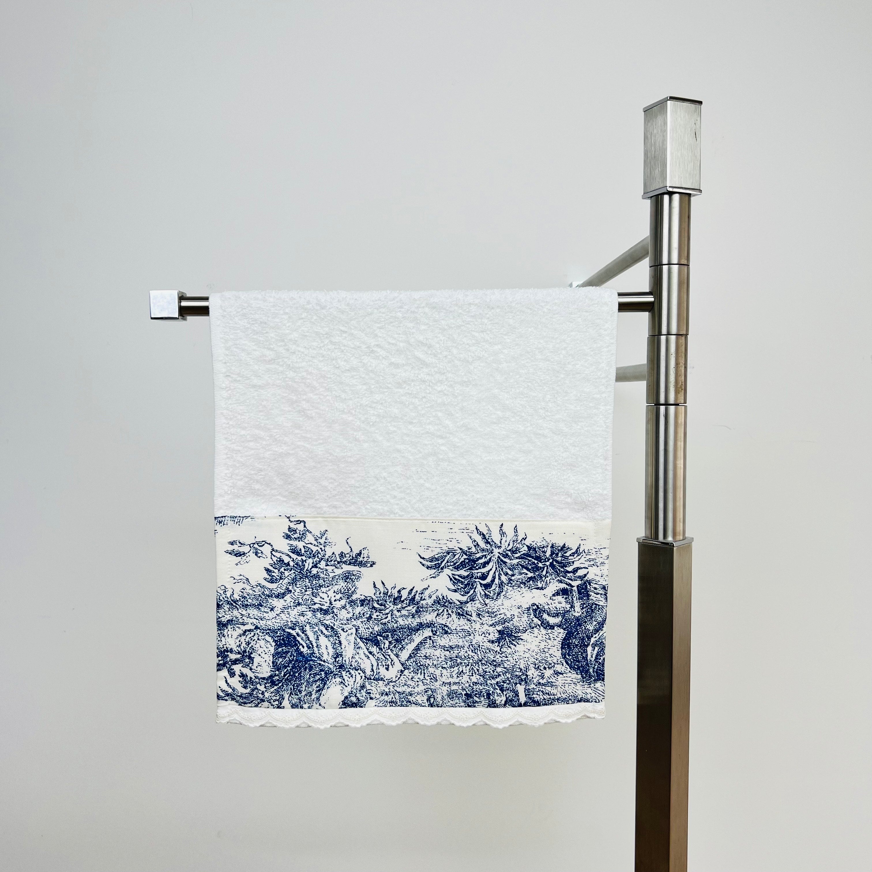 Toalha de Banho Toile de Jouy Azul