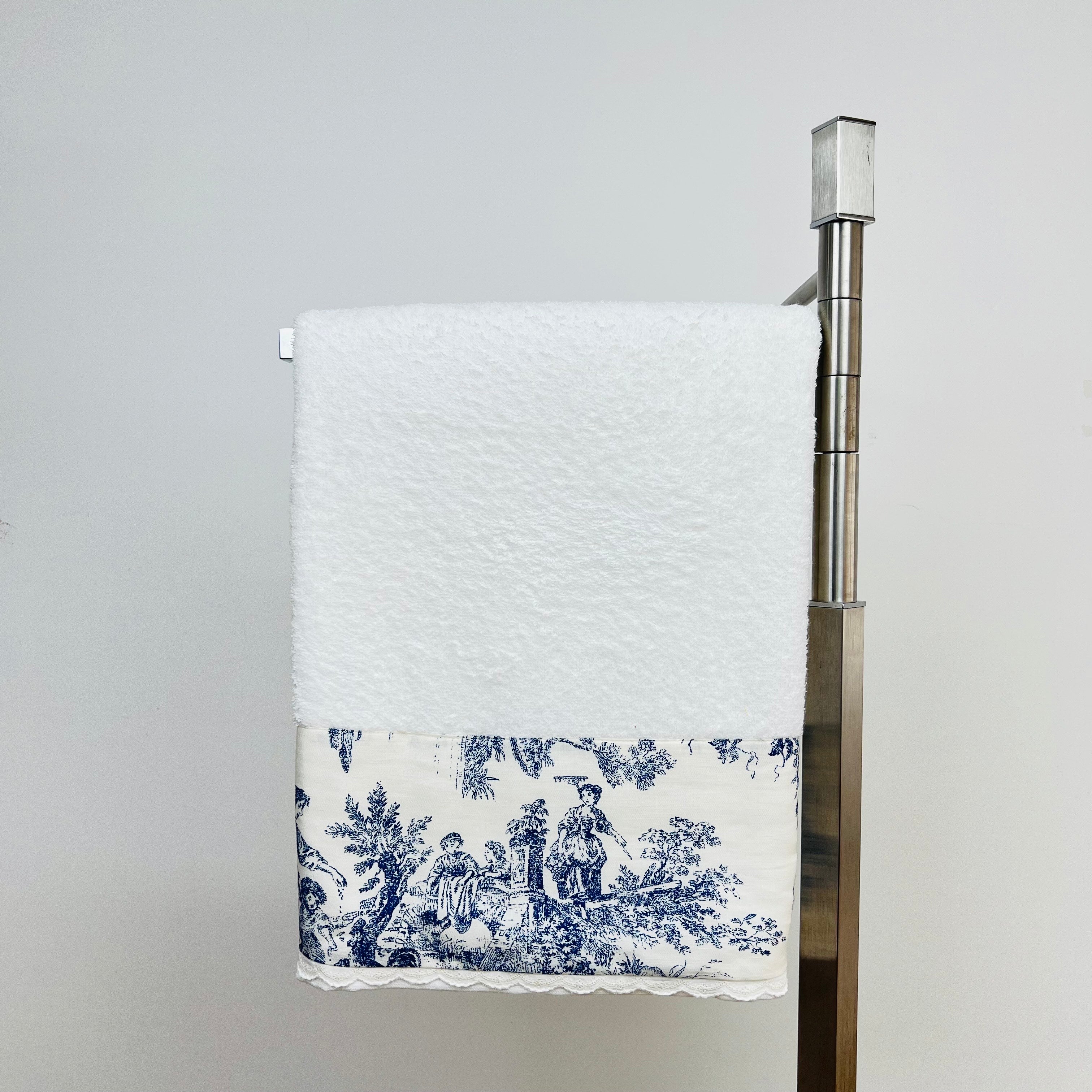 Toalha de Banho Toile de Jouy Azul