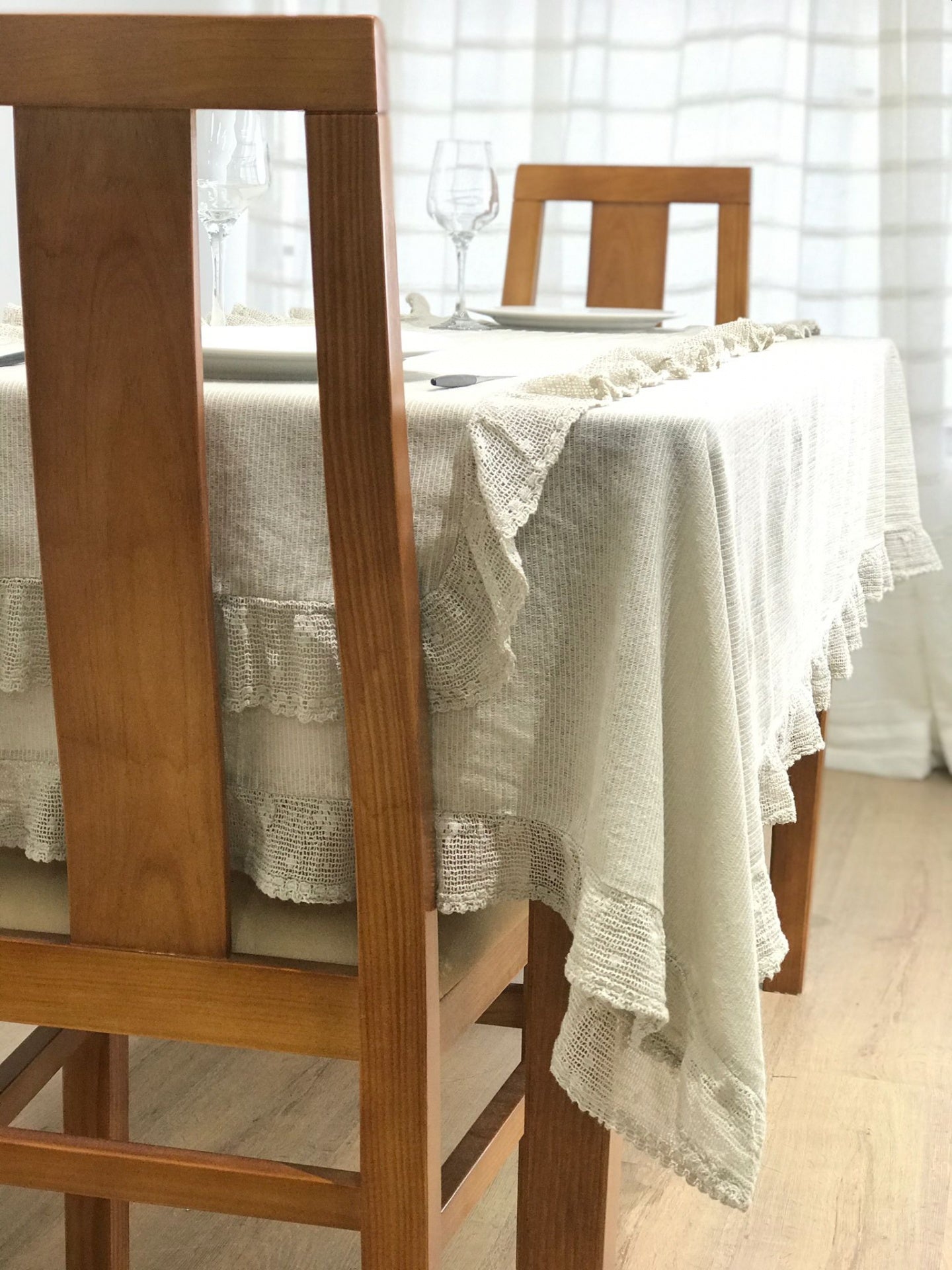 Caminho de Mesa Folho com Renda
