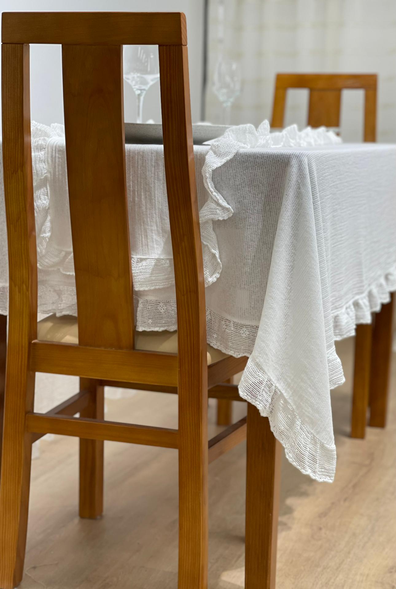 Toalha de Mesa Folho com Renda