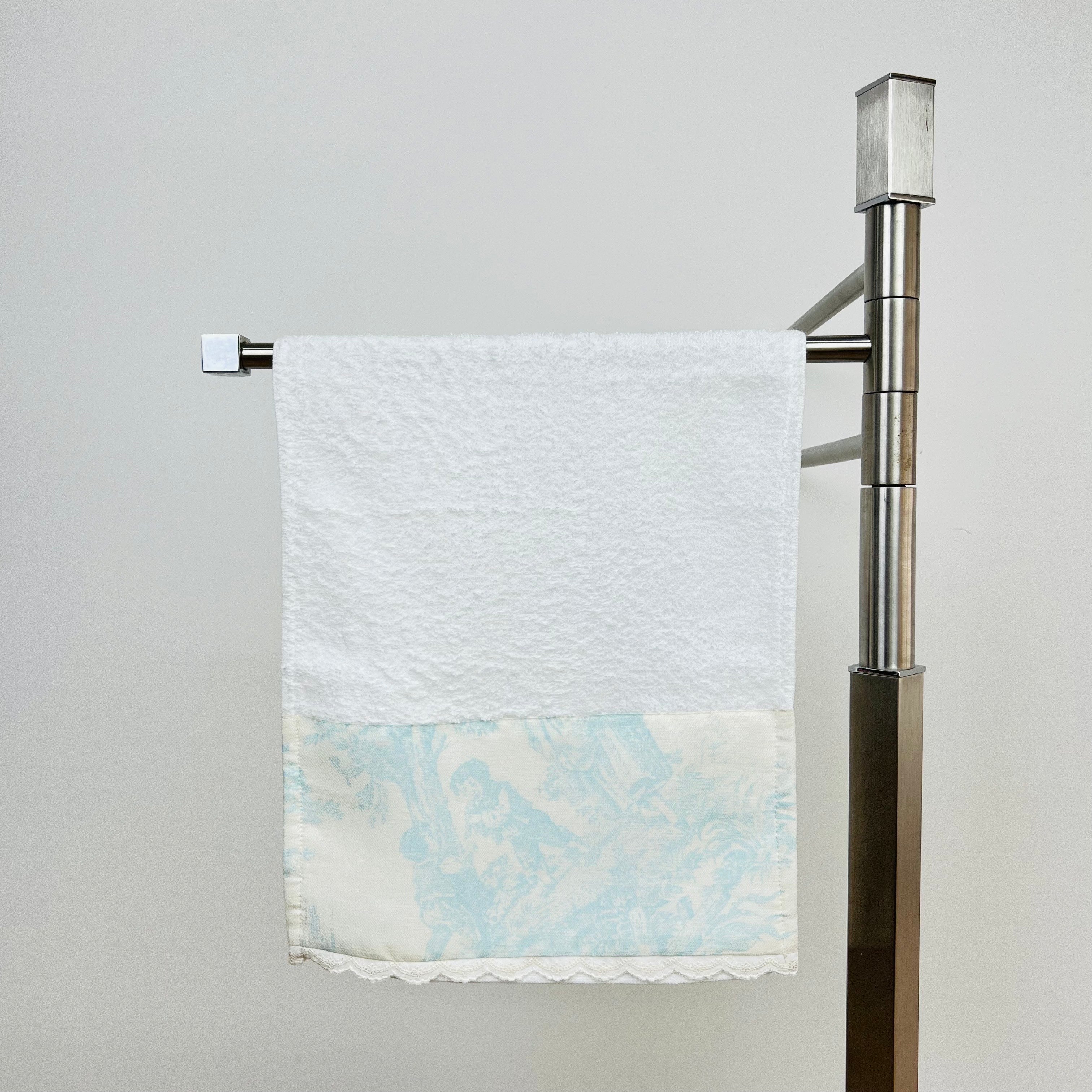 Toalha de Banho Toile de Jouy Azul Baby