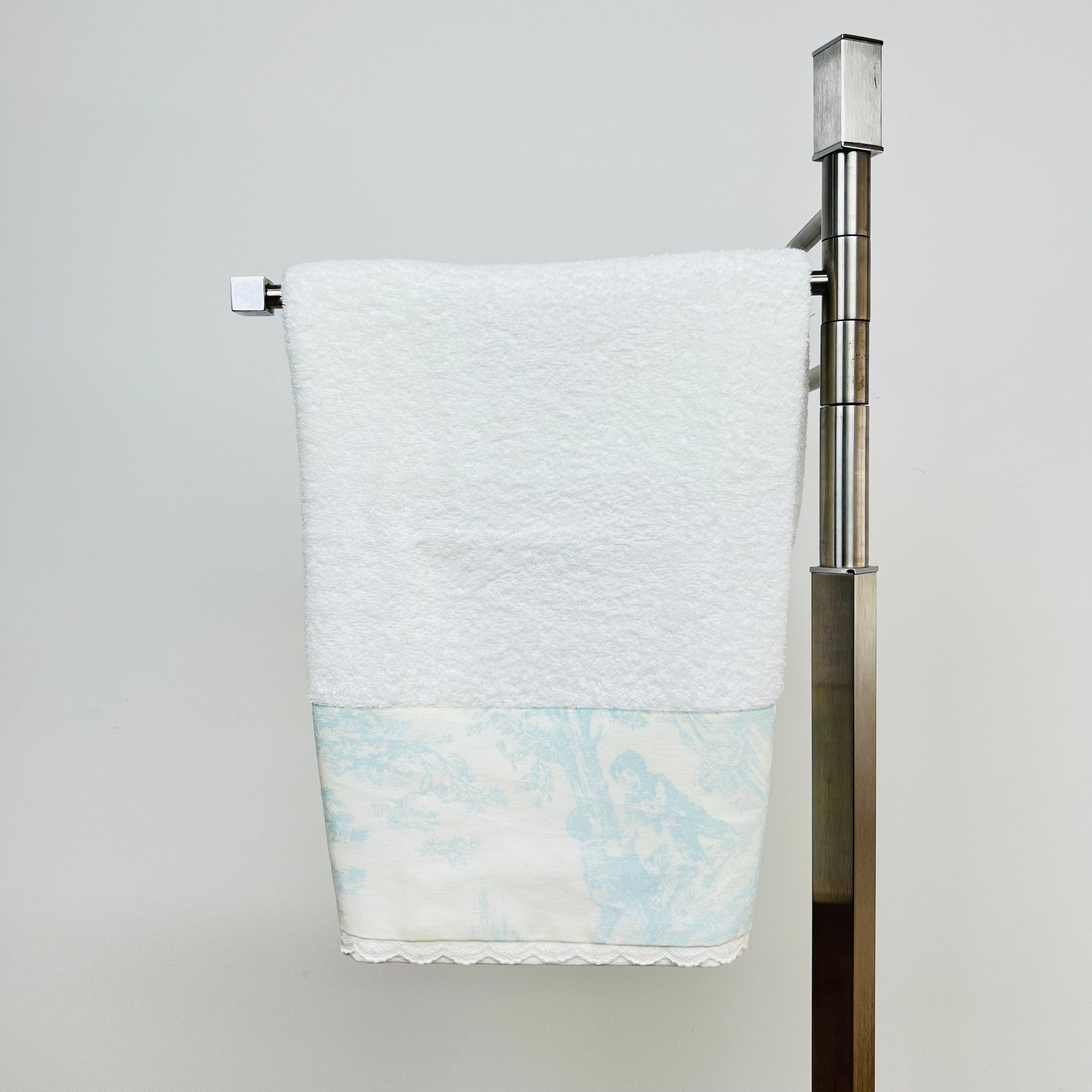 Toalha de Banho Toile de Jouy Azul Baby