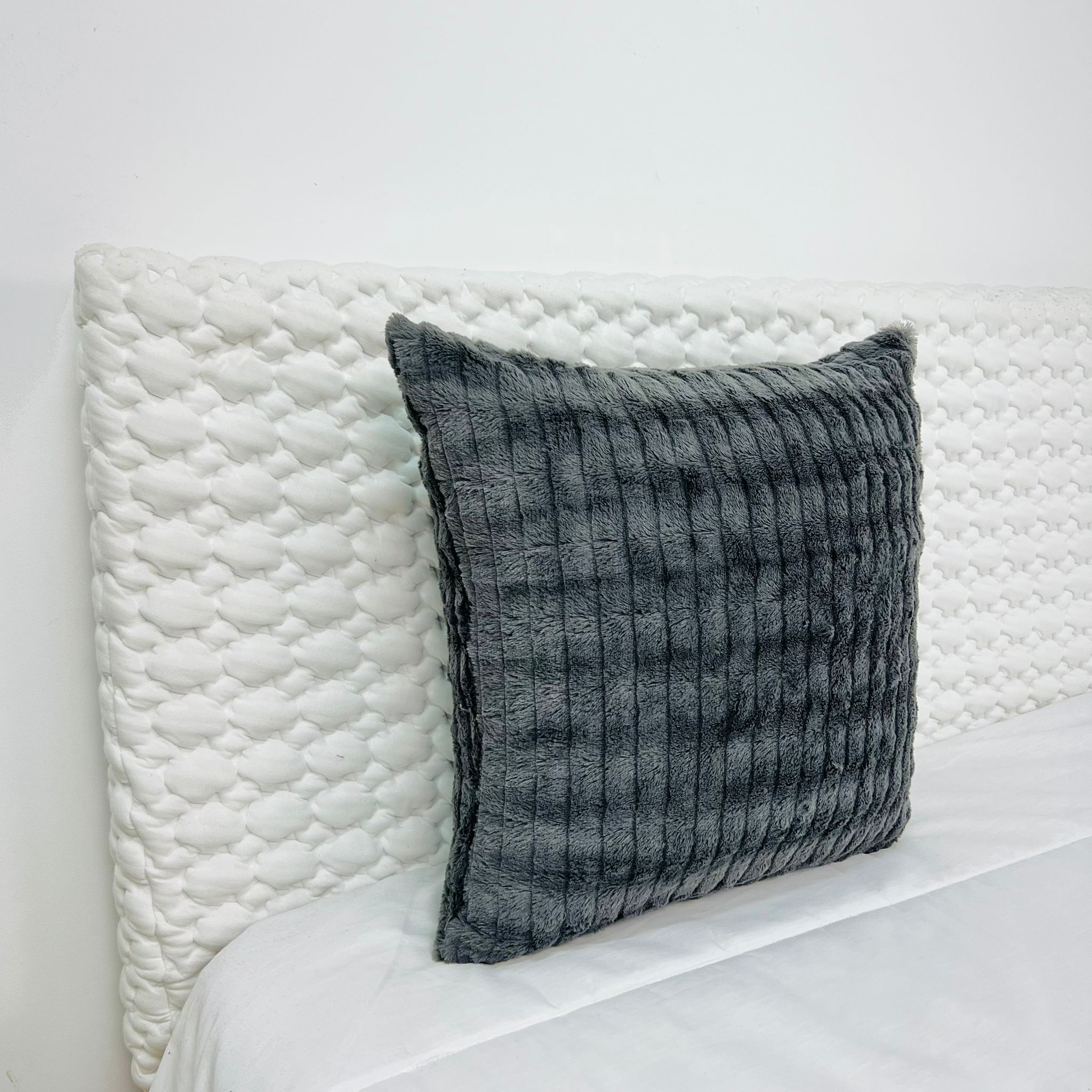 Capa Decorativa Veludo Gray