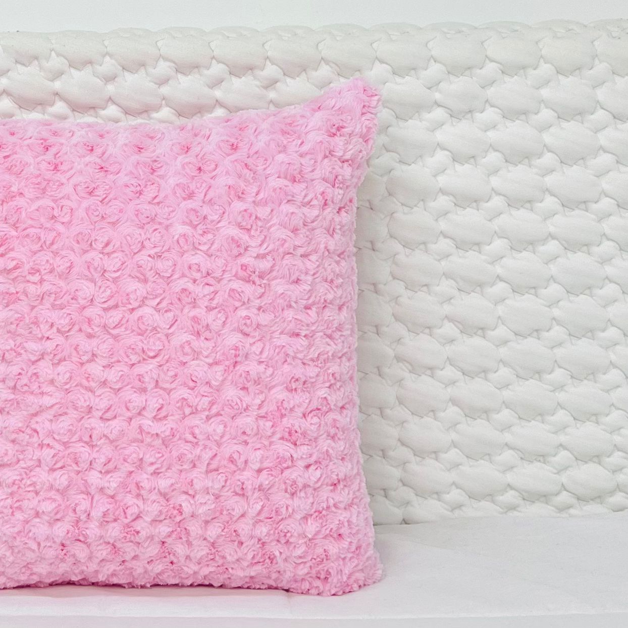 Capa Decorativa Veludo Rose